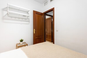2 dormitorios, tabla de planchar con plancha, wifi y ropa de cama