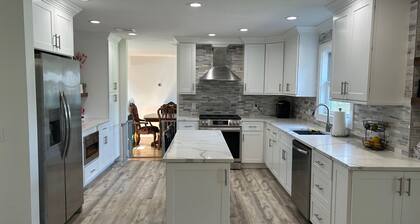 Ryder Cup Awaits - Luxury 4-bedroom house w/ Pool, AC, and gym in Saint James