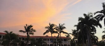 LUXURY 4 Bed Villa in DR, open floor plan, private pool/hot tub, golf cart