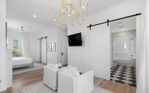 3 chambres, fer et planche à repasser, Wi-Fi, draps fournis