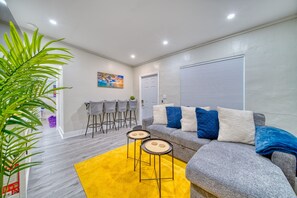 Smart TV, books, offices