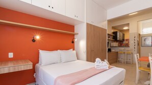A hotel room with a bed, a wooden shelf, a desk, and a chair. - 10 Minutes From Copacabana Beach Rc305 (Rio de Janeiro)