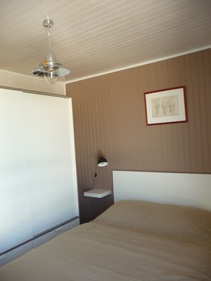1 dormitorio, tabla de planchar con plancha, cuna de viaje y wifi gratis