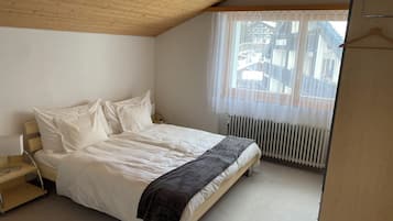 Apartment, Balkon, Bergblick | Verdunkelungsvorhänge, schallisolierte Zimmer, Bügeleisen/Bügelbrett