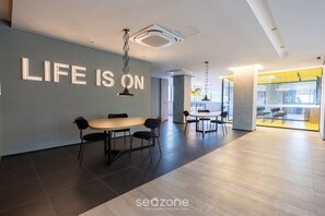 Basic Apartment | Dining - Building w/ Pool and Gym in Paraiso - ONP (São Paulo)