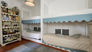 4 Schlafzimmer, Bügeleisen/Bügelbrett, kostenloses WLAN, Bettwäsche