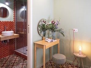 Habitación Deluxe, balcón, vistas a la ciudad | Sábanas italianas Frette y ropa de cama de alta calidad