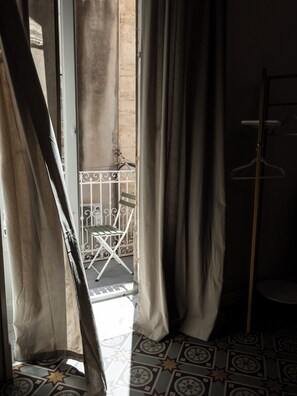 Habitació Deluxe, balcó, vistes a la ciutat | Llençols italians de la marca Frette i roba de llit d'alta qualitat 