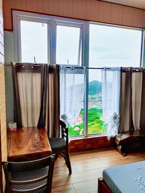 17 bedrooms, WiFi, bed sheets