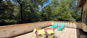 On the shores of Lac des Montagnés, 2-bedroom apartment