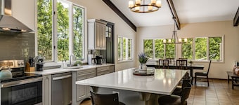 Secluded 4BR Lodge & Historic Cabin Near AVL w/2 Hot Tubs + Biltmore Pass