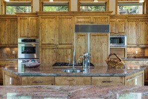 Rumah, Beberapa Tempat Tidur, hot tub, pemandangan gunung (Maison de Neige) | Dapur pribadi | Lemari es, microwave, oven, dan kompor