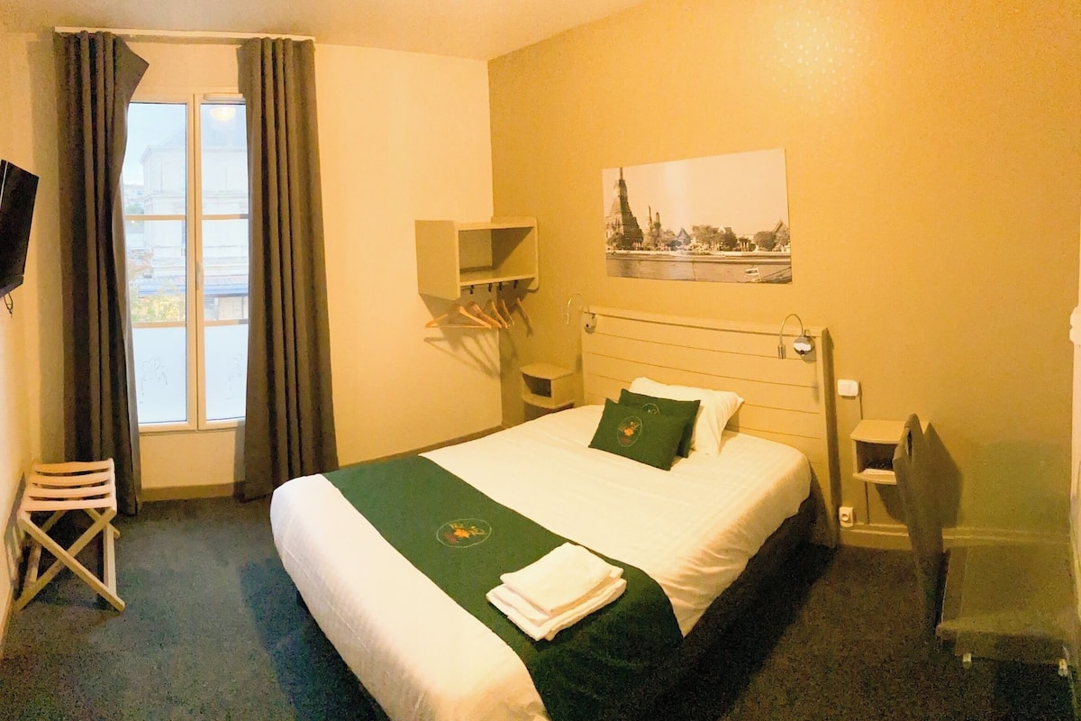 Comfort Single Room, 1 Queen Bed, Non Smoking | Soundproofing, free WiFi, wheelchair access