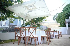 Bungalow, 6 Bedrooms, Accessible, Smoking | Outdoor dining
