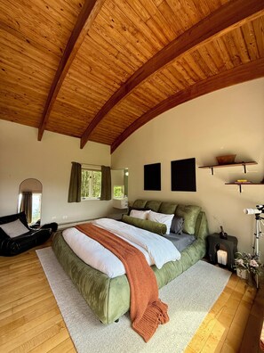 3 chambres, fer et planche à repasser, Wi-Fi, draps fournis