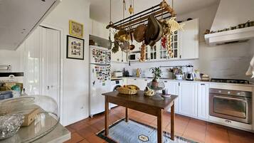 Villa, fumeurs | 4 chambres