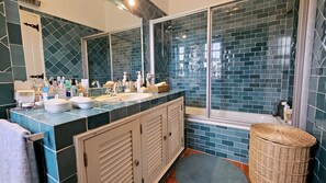 Villa, para fumadores | 4 habitaciones 
