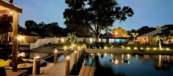 Dockside Oasis & Private Beach - Hot Tub - Jet Ski