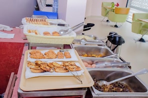 Free daily continental breakfast