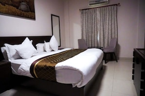 Deluxe Double Room | In-room safe, iron/ironing board, free WiFi
