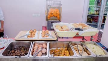 Free daily continental breakfast
