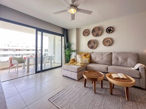 Téléviseur, bureau