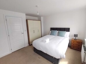 4 Schlafzimmer, Bügeleisen/Bügelbrett, kostenloses WLAN, Bettwäsche