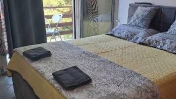 Apartment (One Bedroom Apartment (Deluxe Apartme) | 2 bedrooms, cots/infant beds