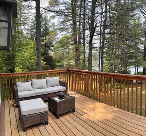 Terrace/patio - Cozy, bright cottage on quiet, motor-free lake. (Baysville)