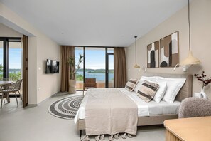 2 bedrooms, in-room safe, desk, iron/ironing board