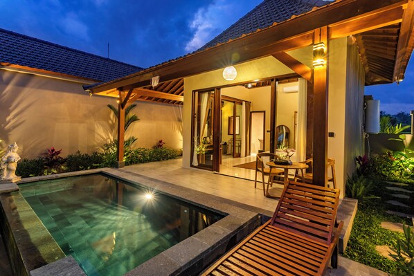 Luxury Villa, 1 King Bed, Pool View | Garden view