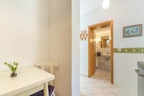 Dining - Apartment 'Behling 1 with Terrace' with Shared Terrace, Communal Garden and Wi-Fi (Liepe)