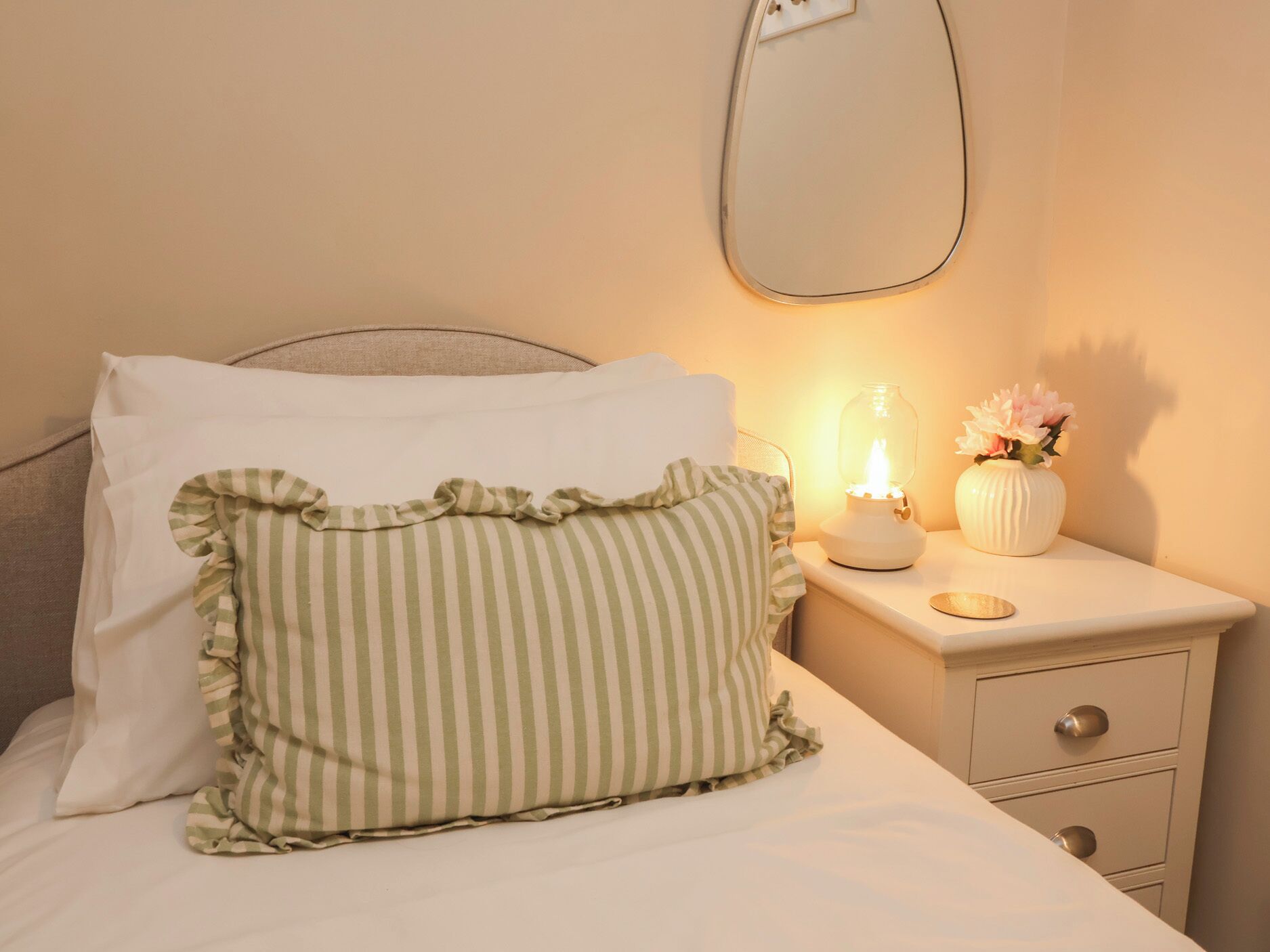 Cottage | 2 bedrooms, free WiFi, individually decorated, individually furnished