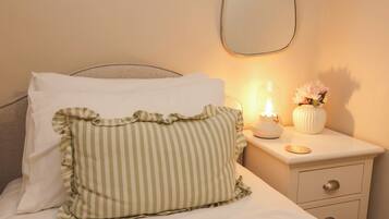 Cottage | 2 bedrooms, free WiFi, individually decorated, individually furnished