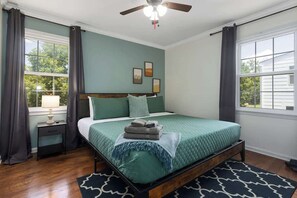 5 habitaciones, tabla de planchar con plancha, cuna de viaje y wifi 