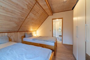2 bedrooms, WiFi, bed sheets