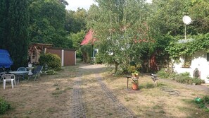 Outdoor dining - Apartment 'Behling 4' with Shared Garden and Wi-Fi (Liepe)