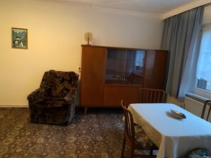 Dining - Apartment 'Behling 4' with Shared Garden and Wi-Fi (Liepe)