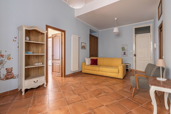 Apartment, Multiple Beds, Balcony | Living area