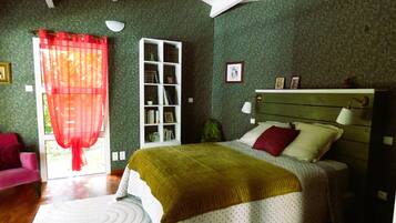 2 makuuhuonetta, vauvan matkasänky, internet, vuodevaatteet