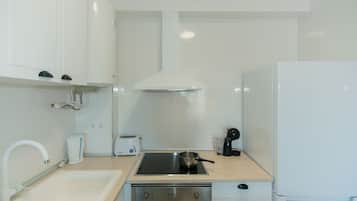 Frigorífico, microondas, horno y lavavajillas