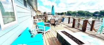Surfer Themed Lake House in Lake House in Waterloo NE