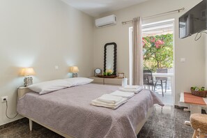 1 bedroom, bed sheets