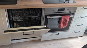 Refrigerador, horno, parrilla de estufa y lavavajillas