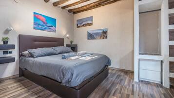 1 habitación, wifi y ropa de cama