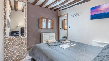 1 bedroom, WiFi, bed sheets