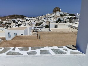 Property grounds - Amorgos meltemi apartment room 2 - panoramic view (Chora)