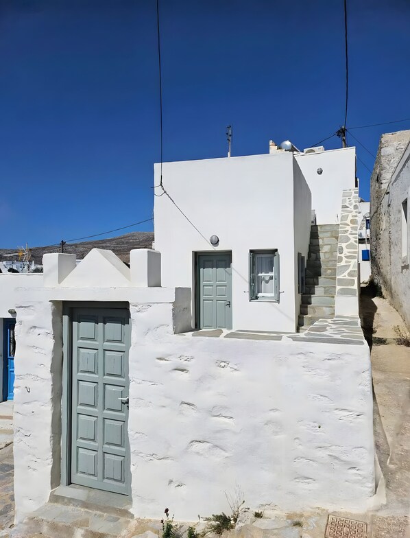 Exterior - Amorgos meltemi apartment room 2 - panoramic view (Chora)