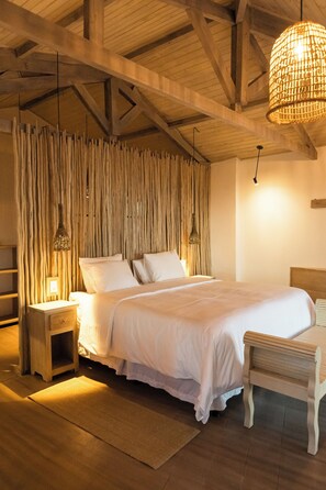 Ropa de cama de alta calidad, colchones con pillow-top y minibar 