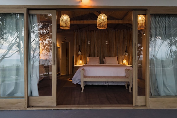 Premium bedding, pillowtop beds, minibar, free WiFi
